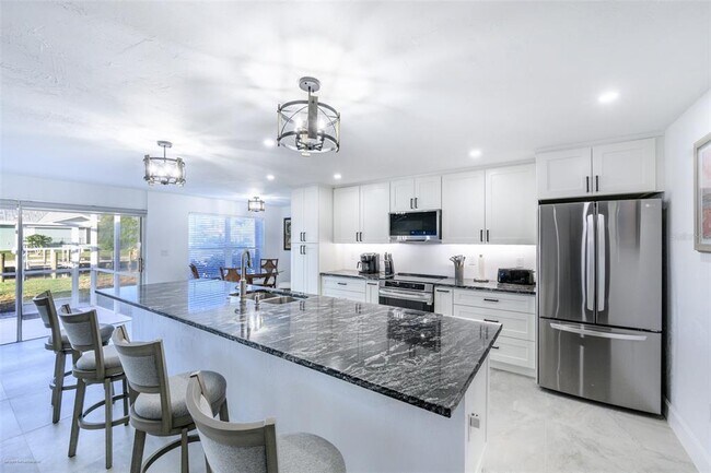 Building Photo - 149 Crescent Dr