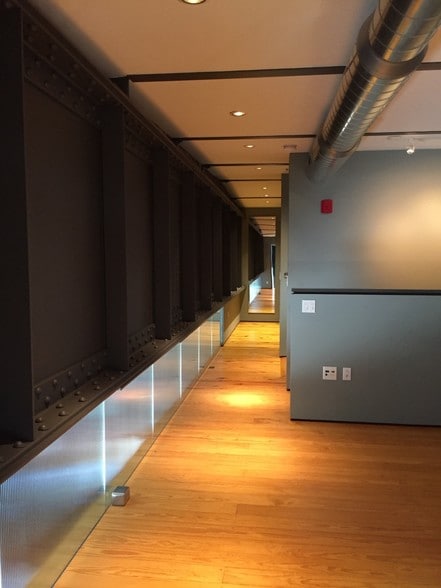 Building Photo - 804 N Neil St