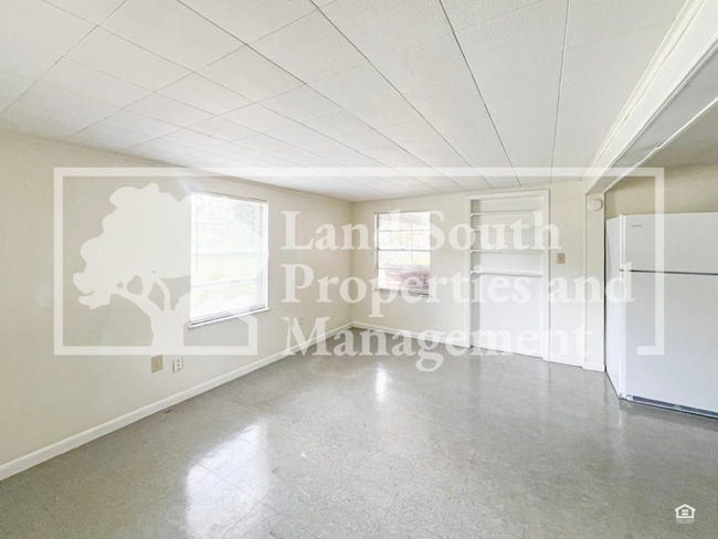 Building Photo - 1030 Lakewood Ct