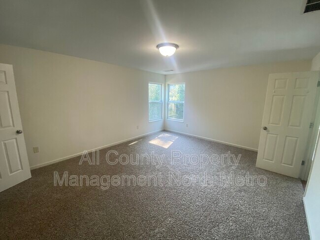 Building Photo - 1597 Shire Village Dr