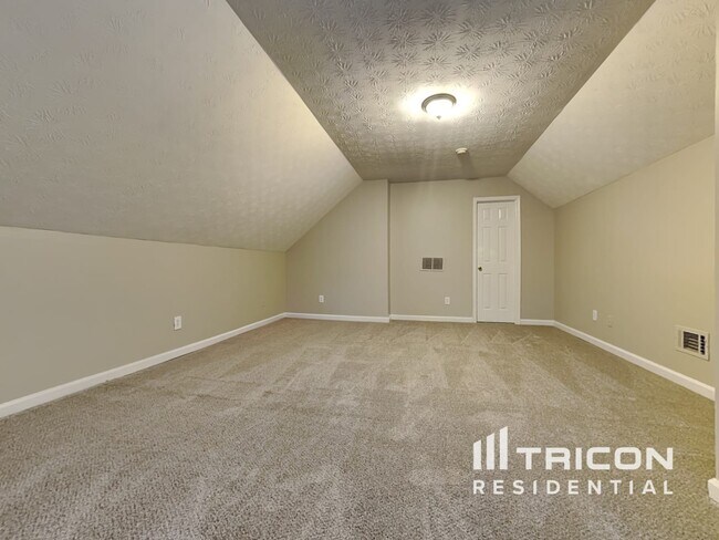 Building Photo - 280 Chestnut Dr