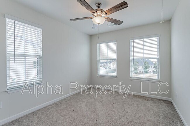 Building Photo - 520 Huntingdale Pl