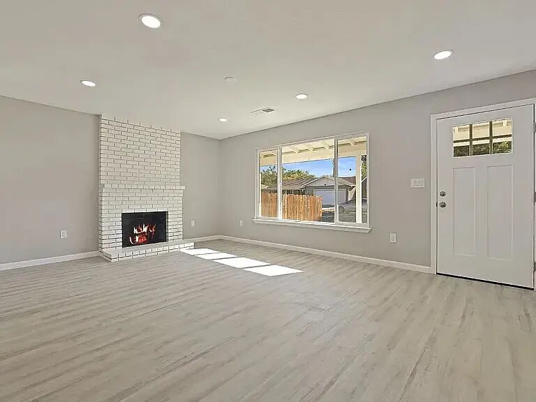 Building Photo - 1101 Del Verde Ave