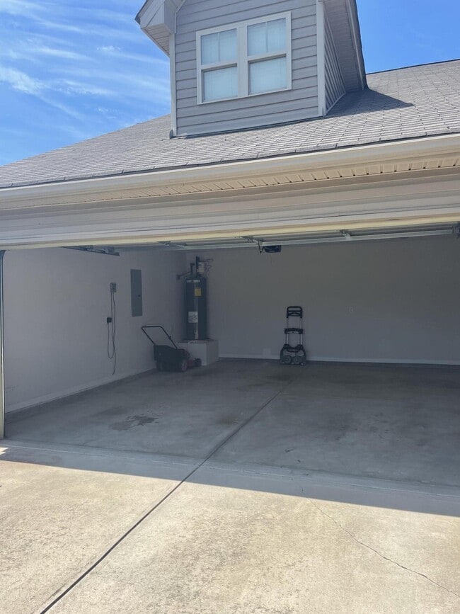 Building Photo - 903 Inman Dr