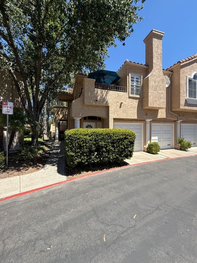 Building Photo - Lovely 2 Bedroom, 2 Bath First-Floor Condo...