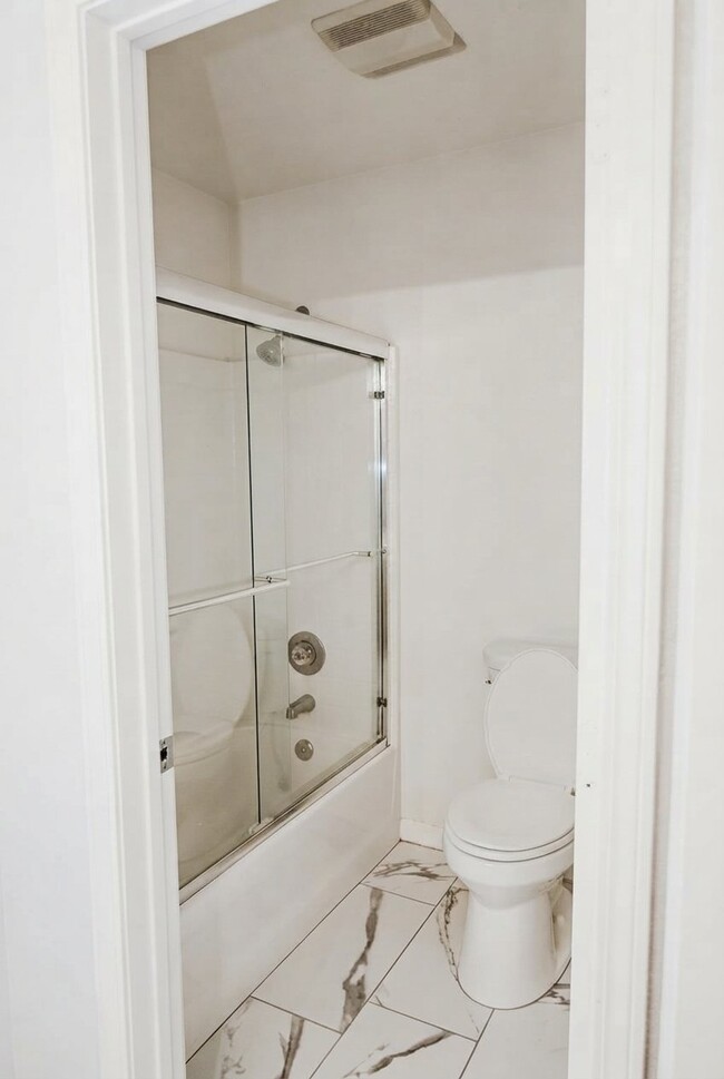 Building Photo - 42336 Camden Way