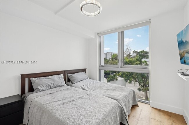 Building Photo - 13800 Highland Dr