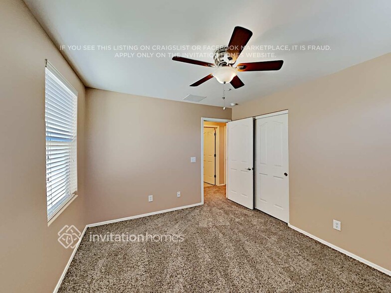 Building Photo - 3243 E Meadowview Dr