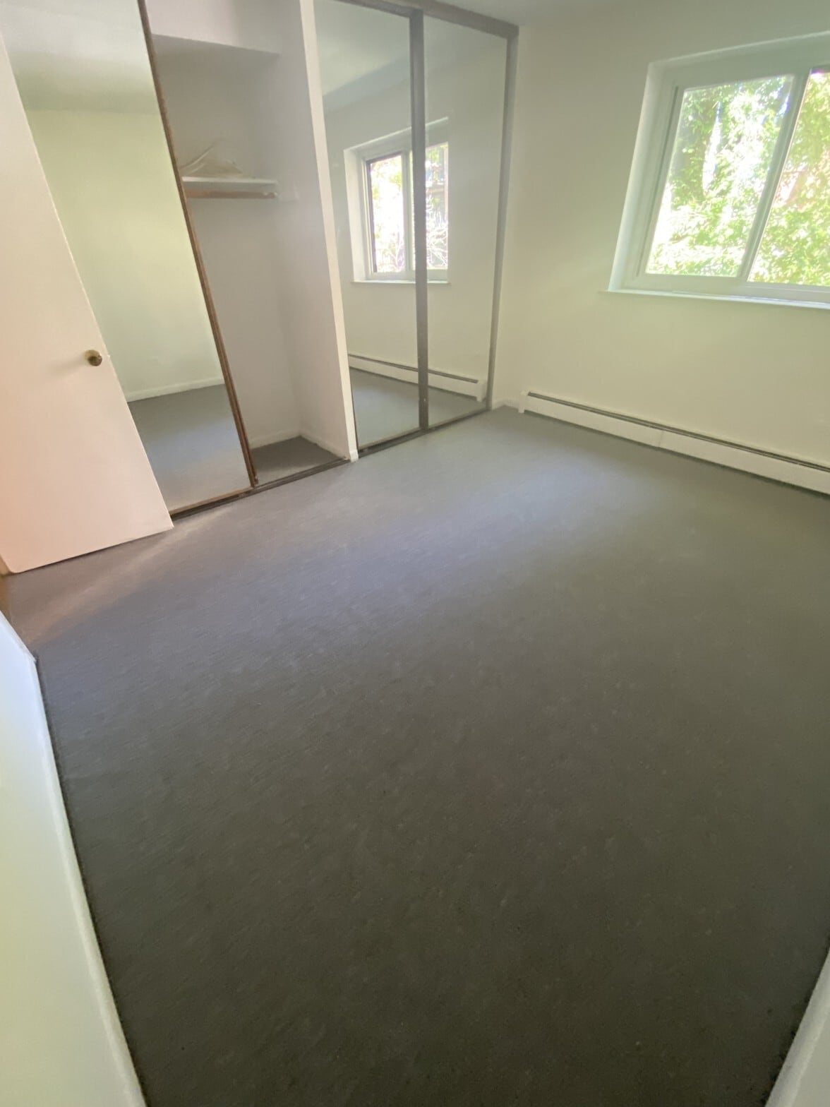 Bedroom carpet featured. - 515 W Wrightwood Ave