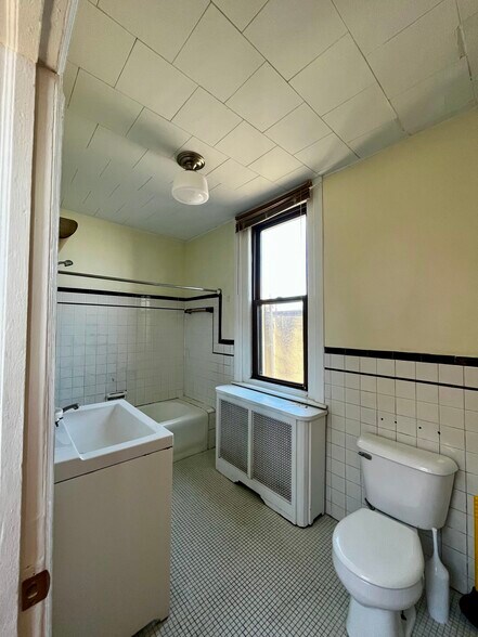 Building Photo - 921 Christian St