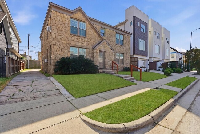 Building Photo - 403 W Polk St