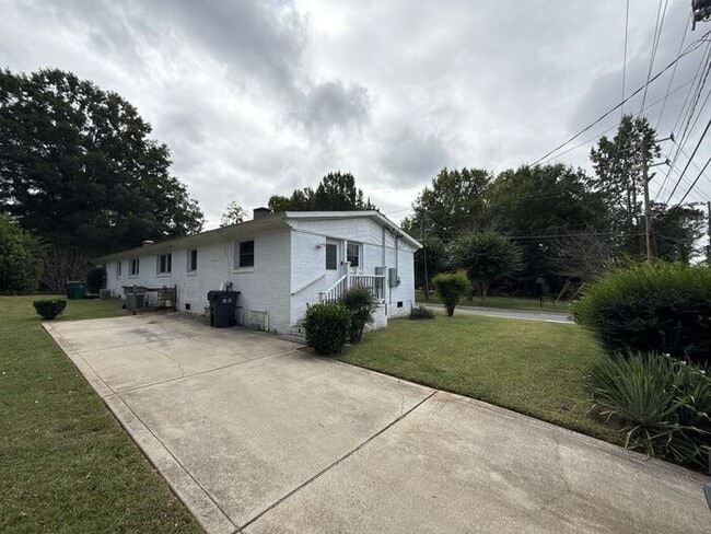 Building Photo - T.R. Lawing Realty Property