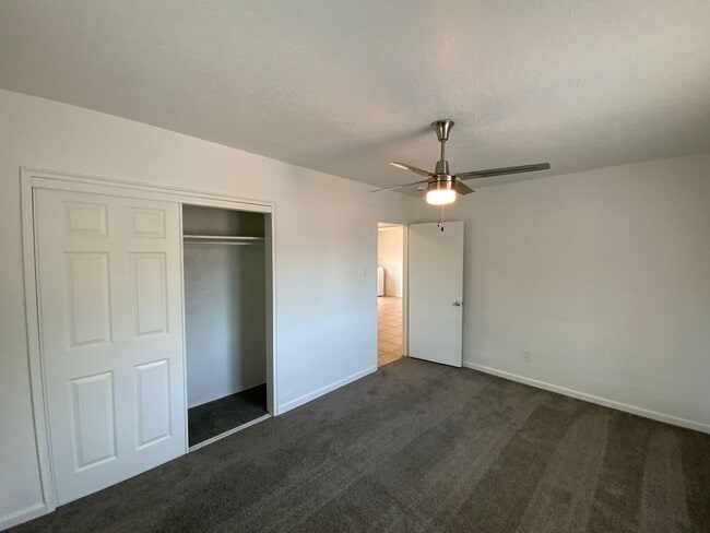 Building Photo - 2 Bedroom Single Story Home Available Near...