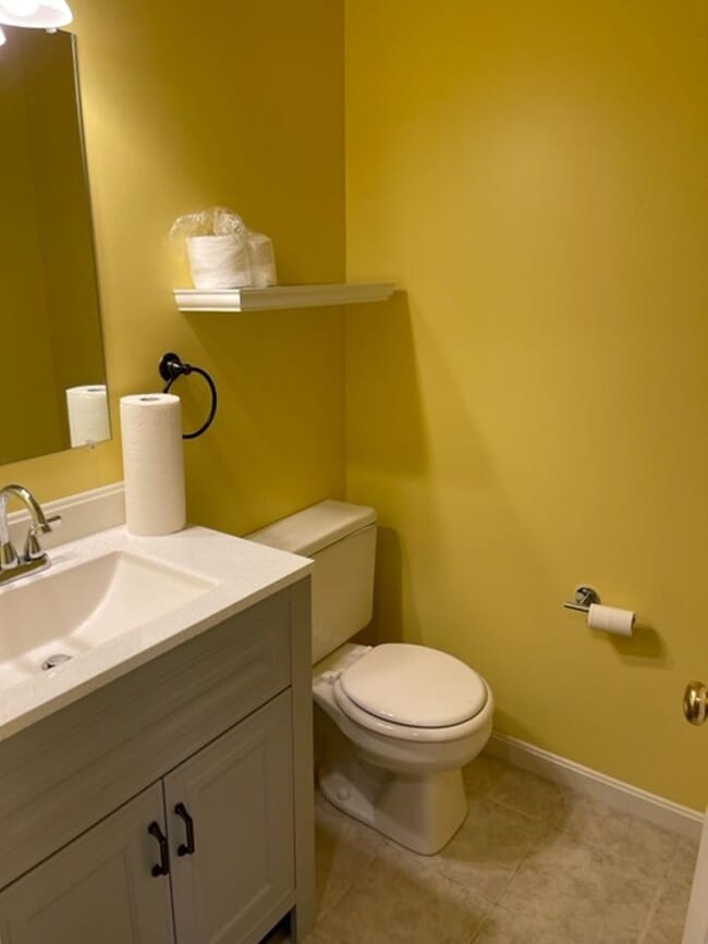 Building Photo - Beautiful Two Bedroom Condo