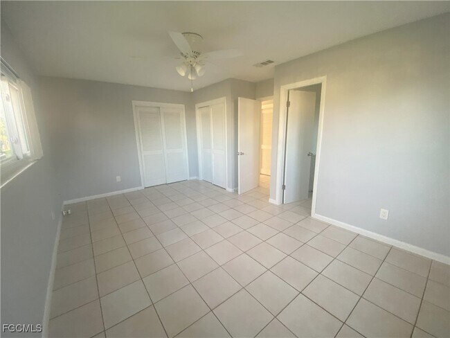 Building Photo - 221 Redcliff Ave