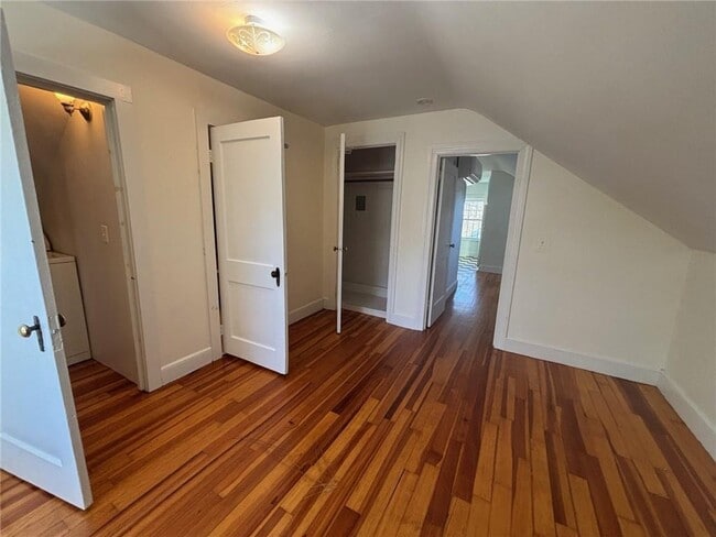 Building Photo - 712 Hope St