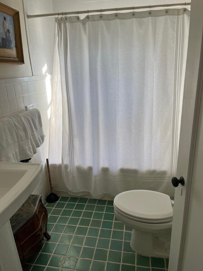 Building Photo - 80 Middle Rd