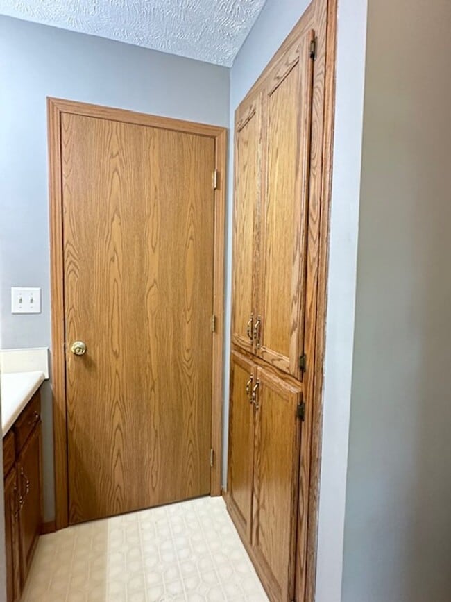 Building Photo - Walnut Grove House 3 Bedroom 1 Bath + covered car port!