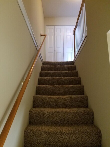 Building Photo - 445 Orchard View Ct
