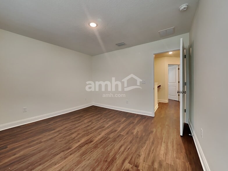 Building Photo - 264 Banyan Frst Dr