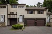 Building Photo - 1 Oak Frst Dr