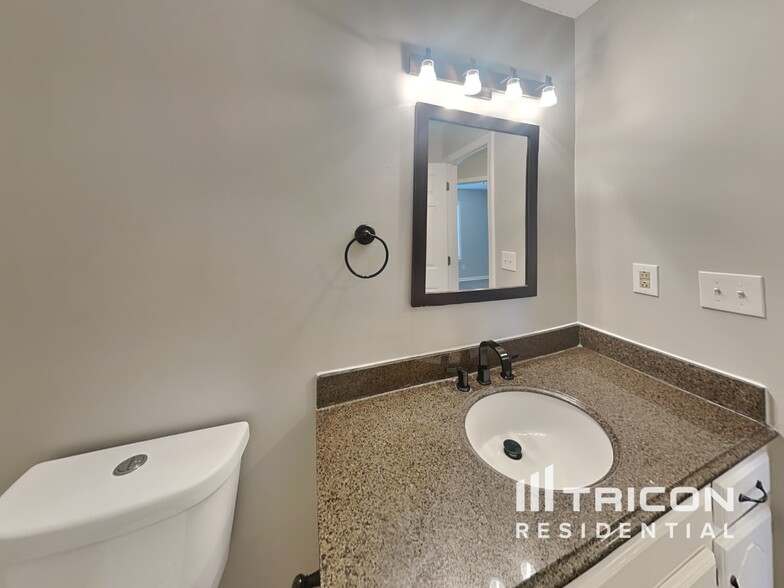Building Photo - 232 Grassmire Dr