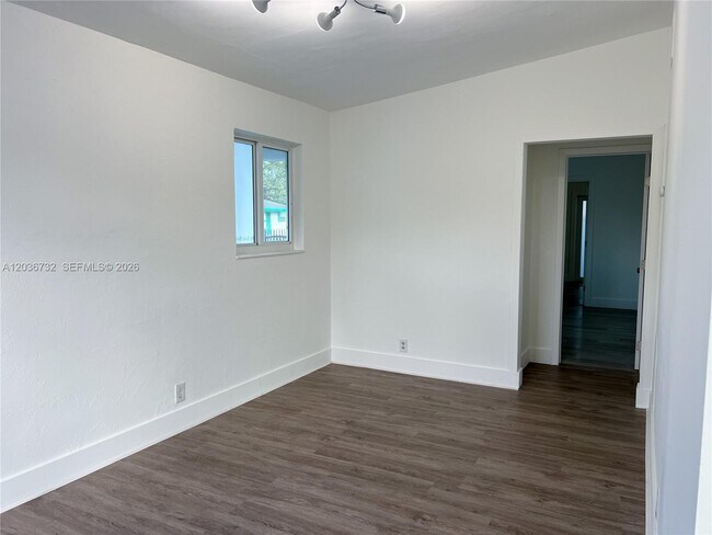 Building Photo - 10090 W Fern St