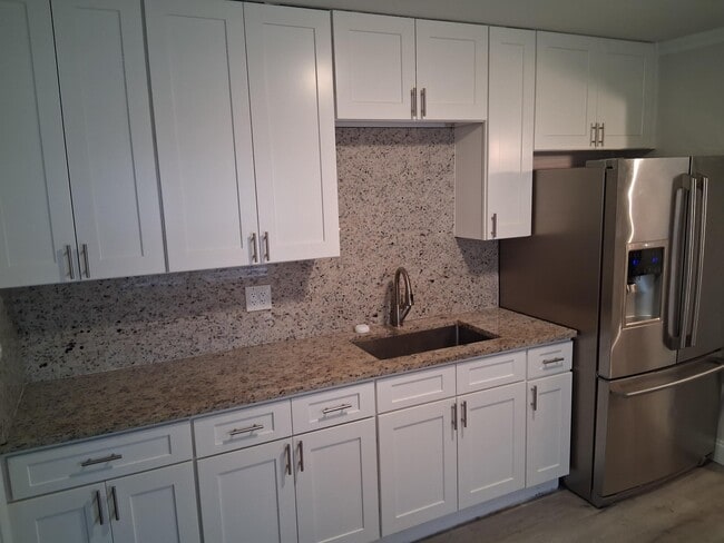 Building Photo - 5815 Garden Ave