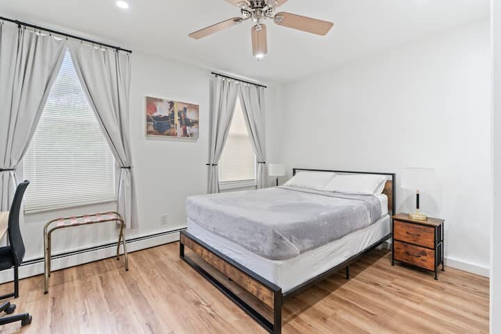 Building Photo - 1622 Union Turnpike