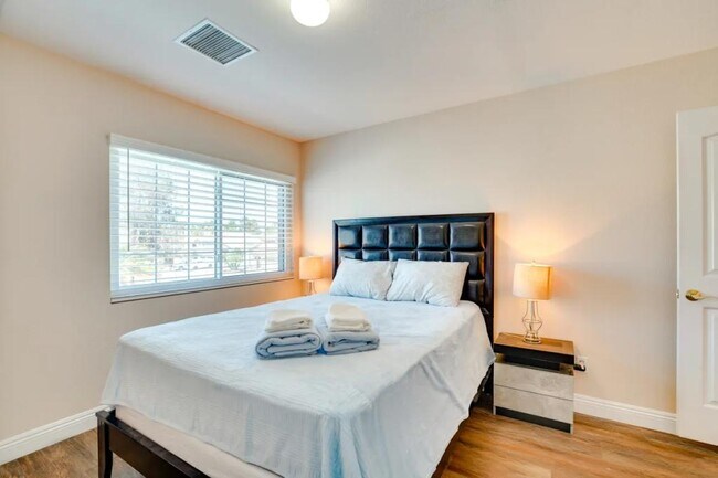 Building Photo - 2697 Pala Dura Dr