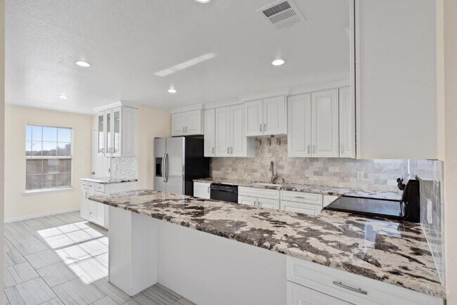 Building Photo - 2301 Redbird Cove