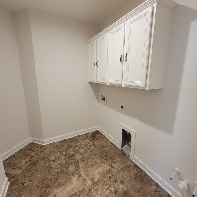 Building Photo - Spacious 4BR/.5BA Home in Steele Creek