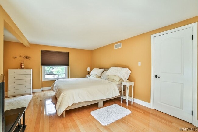 Building Photo - 32 Bernhardt Dr