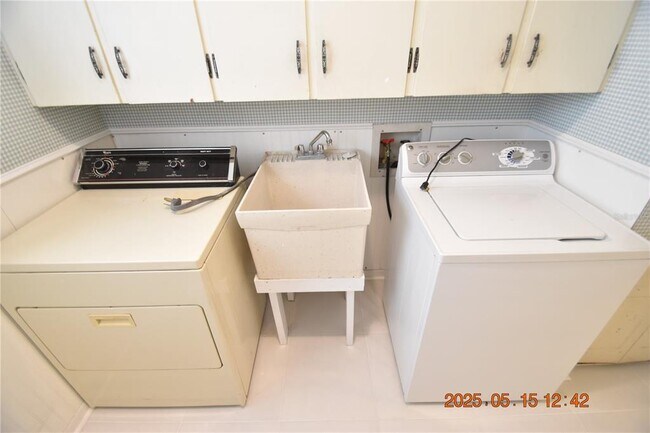 Building Photo - 4008 Briarlake Dr