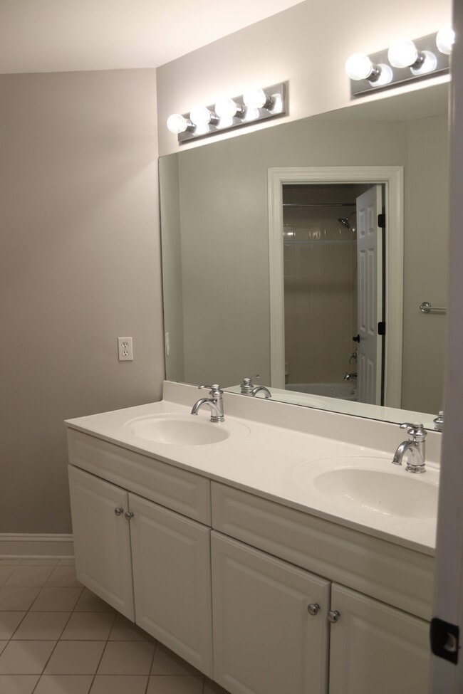 Building Photo - 16844 Panorama Dr