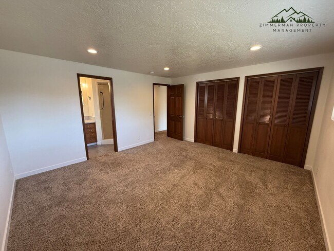 Building Photo - Beautiful Home in Hayden Bridge