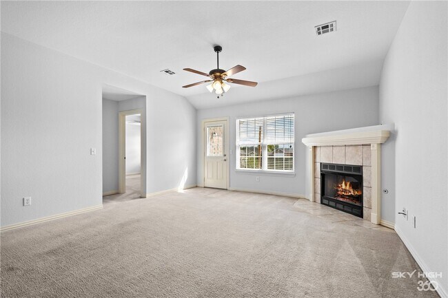 Building Photo - 1002 Applewood Cir
