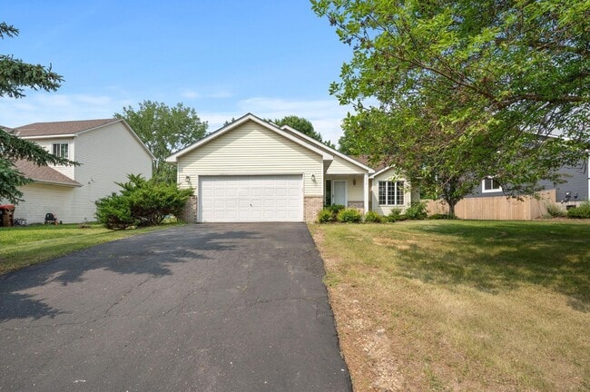 Building Photo - 852 Sunrise Dr