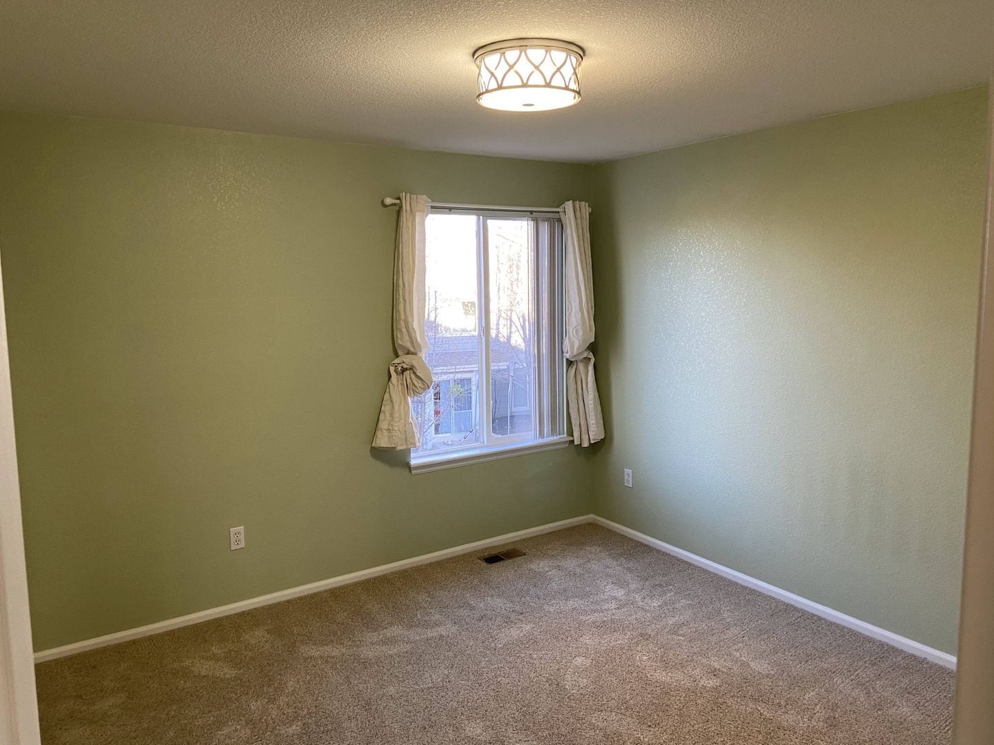 Building Photo - 13648 Parkview Pl