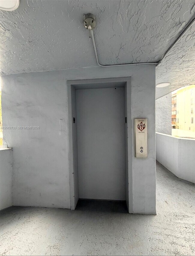 Building Photo - 310 Fontainebleau Blvd