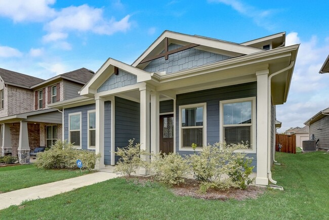 Building Photo - AVAILABLE NOW - Like-New 4-Bedroom Home with Loft & First-Floor Primary | Near Downtown Fort Worth