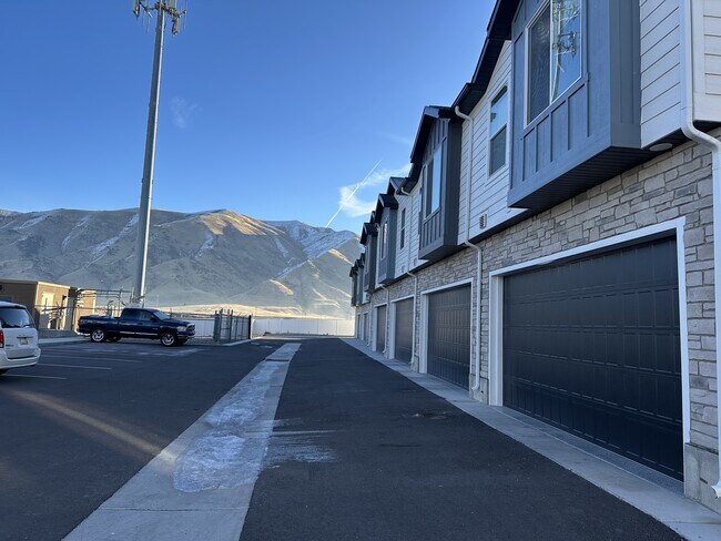 Building Photo - 848 250 N
