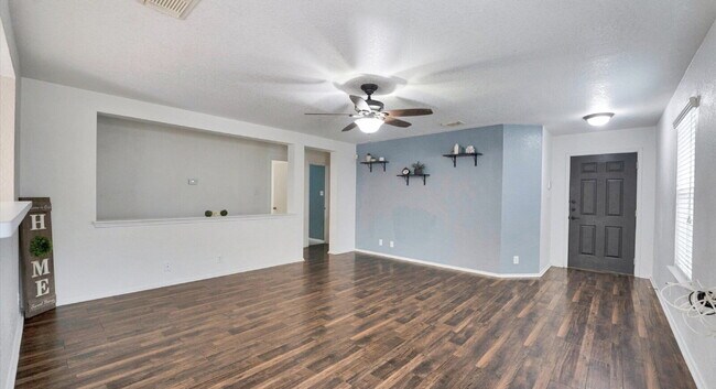 Building Photo - "Charming 3-Bedroom Oasis on Cherokee Blvd with 2 Full Baths – 1425 Sq Ft of Cozy Living in New B...