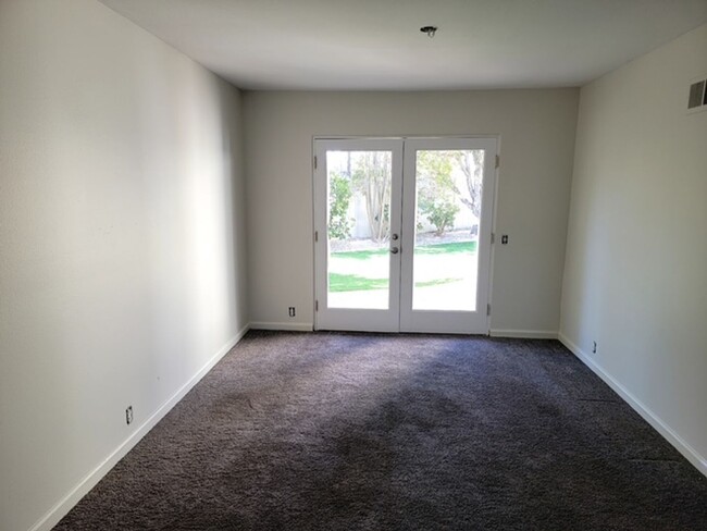 Building Photo - Spacious 5 Bedroom in Mission Viejo!