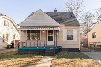 Building Photo - Charming Hazel Park Bungalow with Renovated Kitchen & Fenced Yard