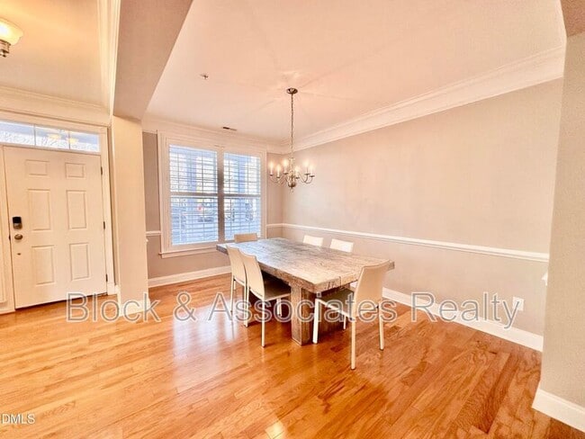 Building Photo - 10520 Sablewood Dr