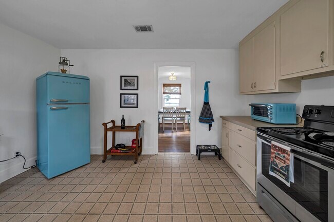 Building Photo - 13382 FL-20