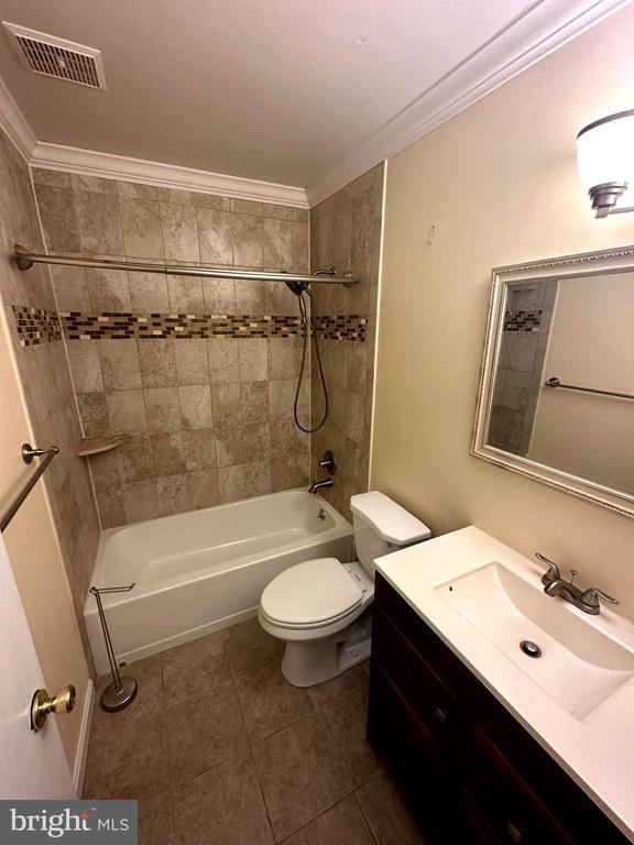 Building Photo - 6300 Bentham Ct