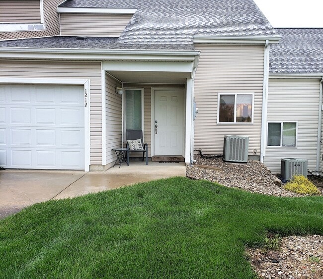 Building Photo - 3D Tour Available - Beautiful Townhome on West-Side of Manhattan! Available Now!