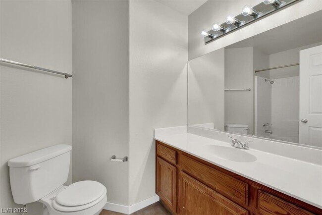 Building Photo - 5405 Ravana Ave